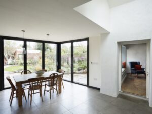 Esquadrias de alumínio também podem ser utilizadas em casas | Esquadria de alumínio em uma casa | Sanglass SP