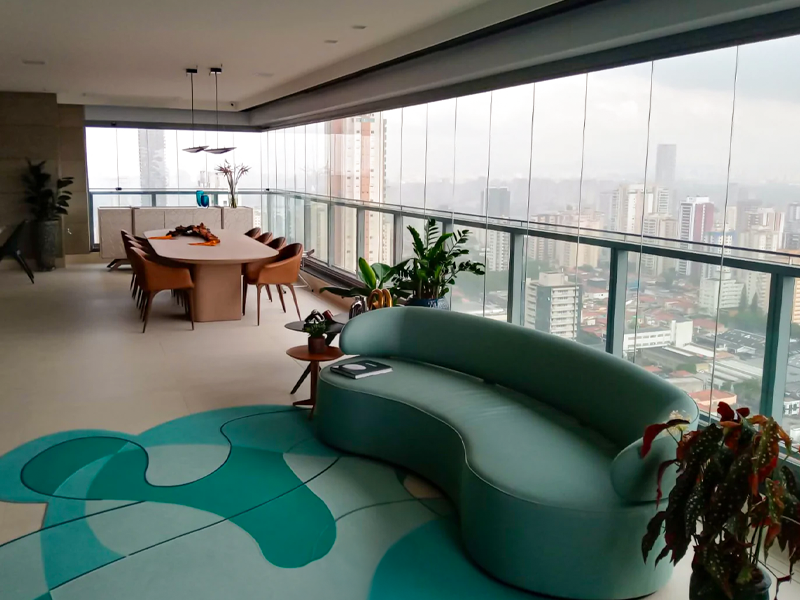 Sacada de luxo com envidraçamento San Glass